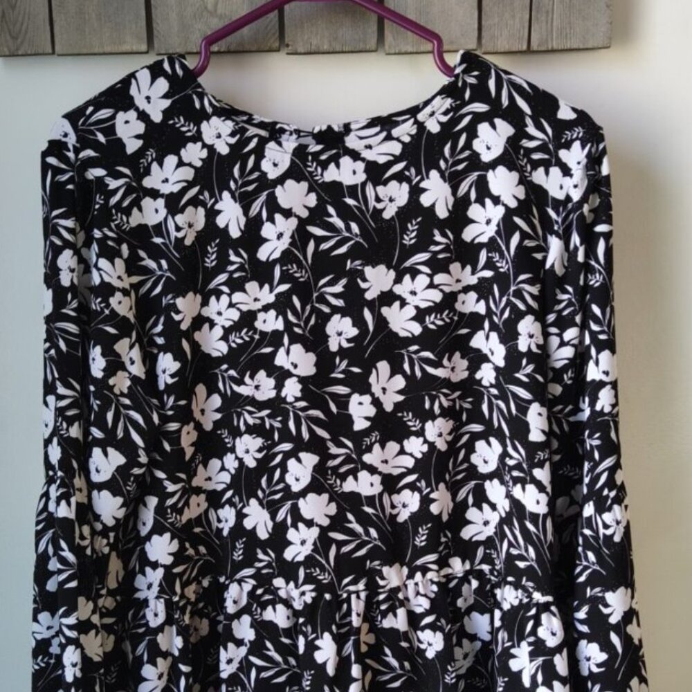 Black And White Floral Blouse (New)